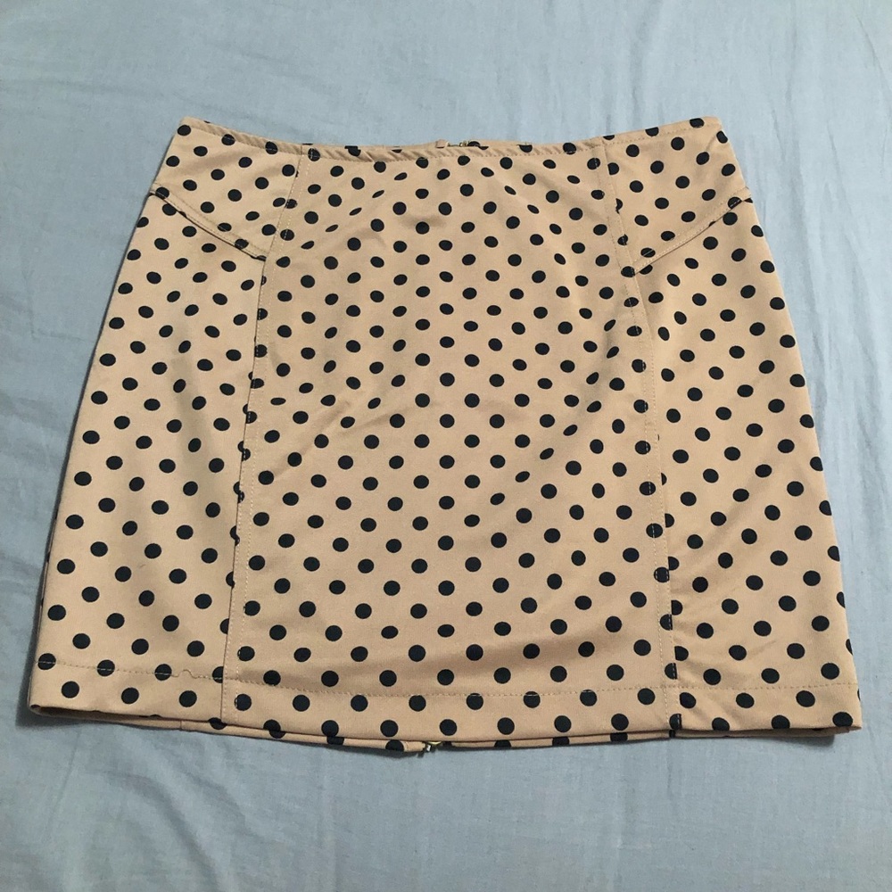 ❤️ 2 for $20- Tan & Black Polka Dot Mini Skirt- Size L